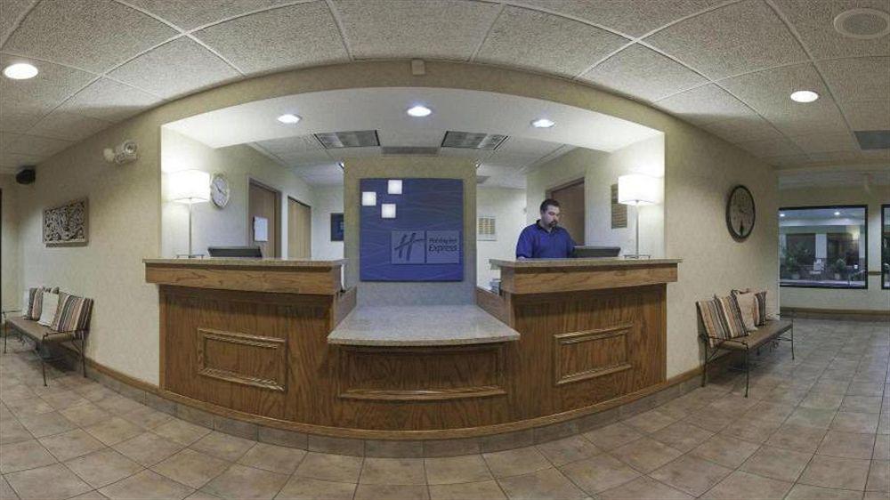 Baymont By Wyndham Portage Hotel Interior photo