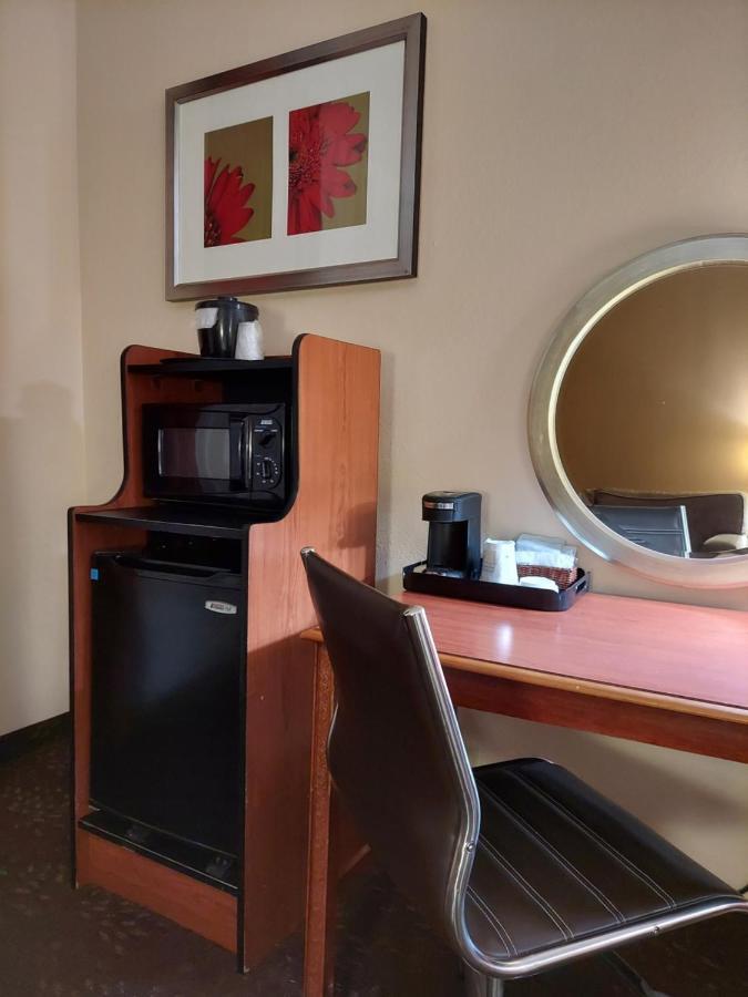 Baymont By Wyndham Portage Hotel Exterior photo