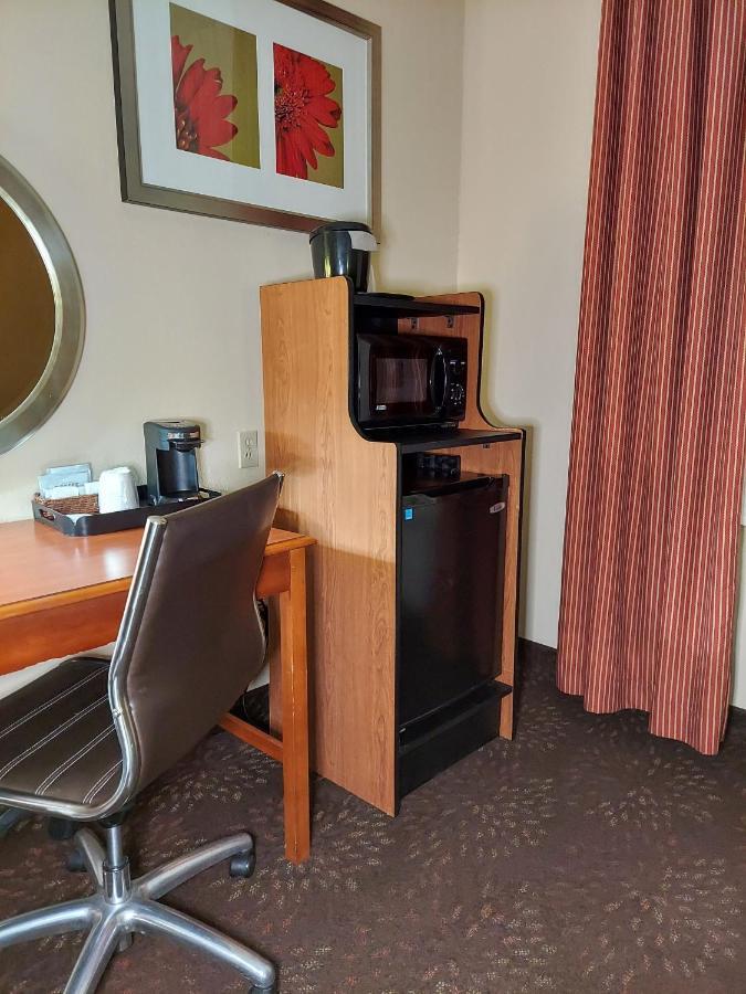 Baymont By Wyndham Portage Hotel Exterior photo
