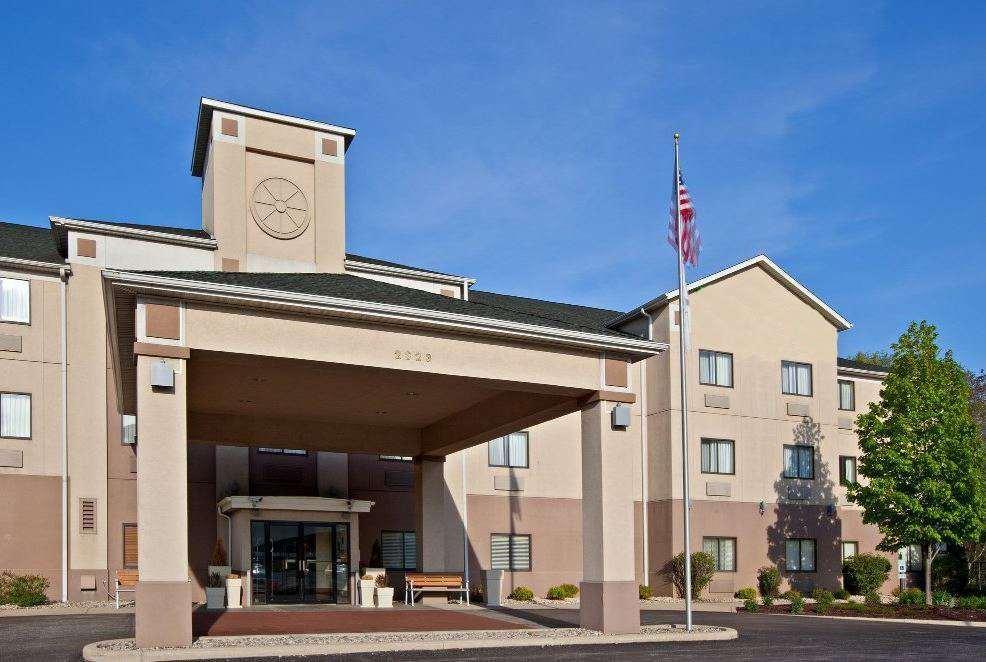 Baymont By Wyndham Portage Hotel Exterior photo