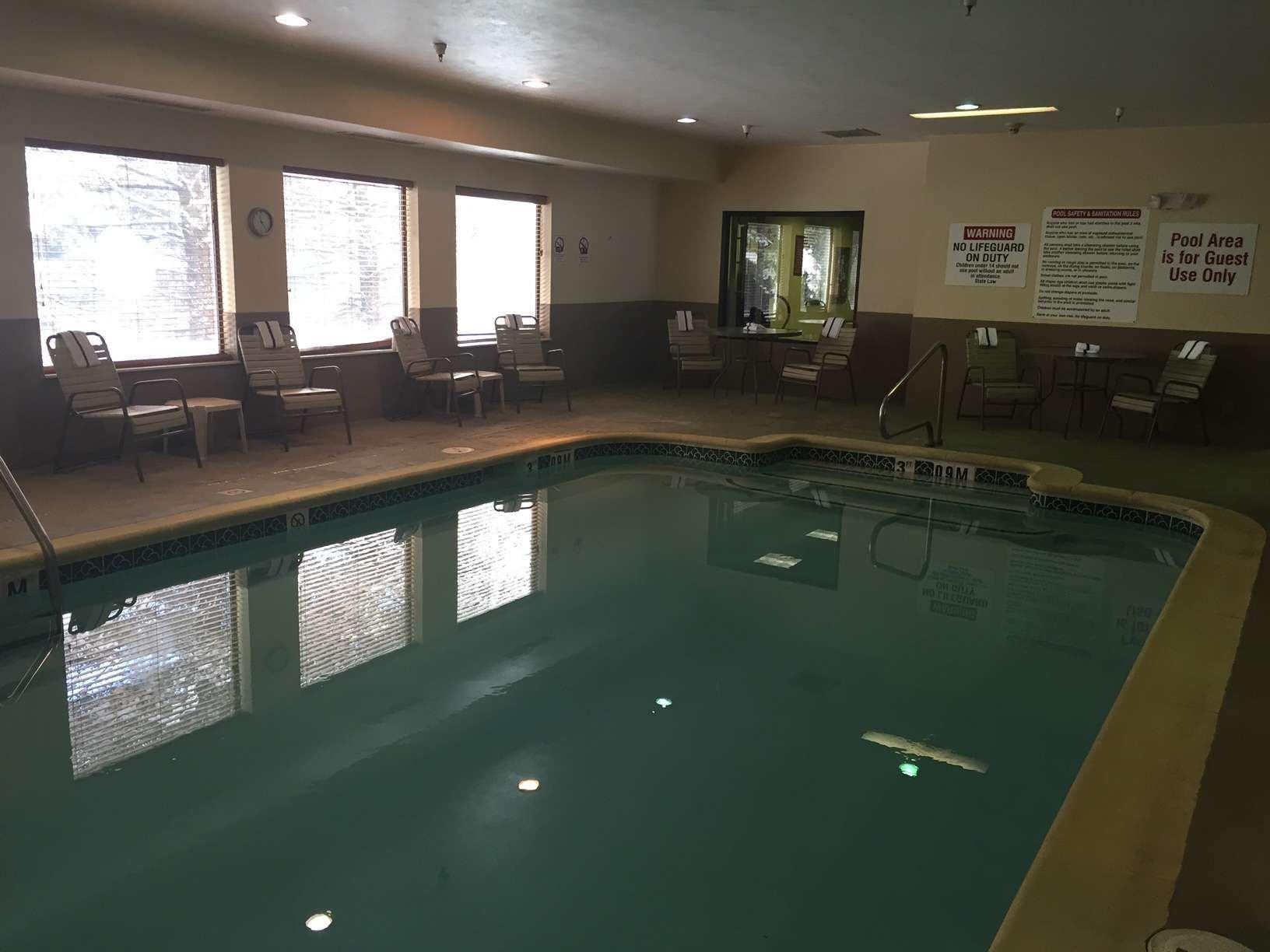 Baymont By Wyndham Portage Hotel Exterior photo