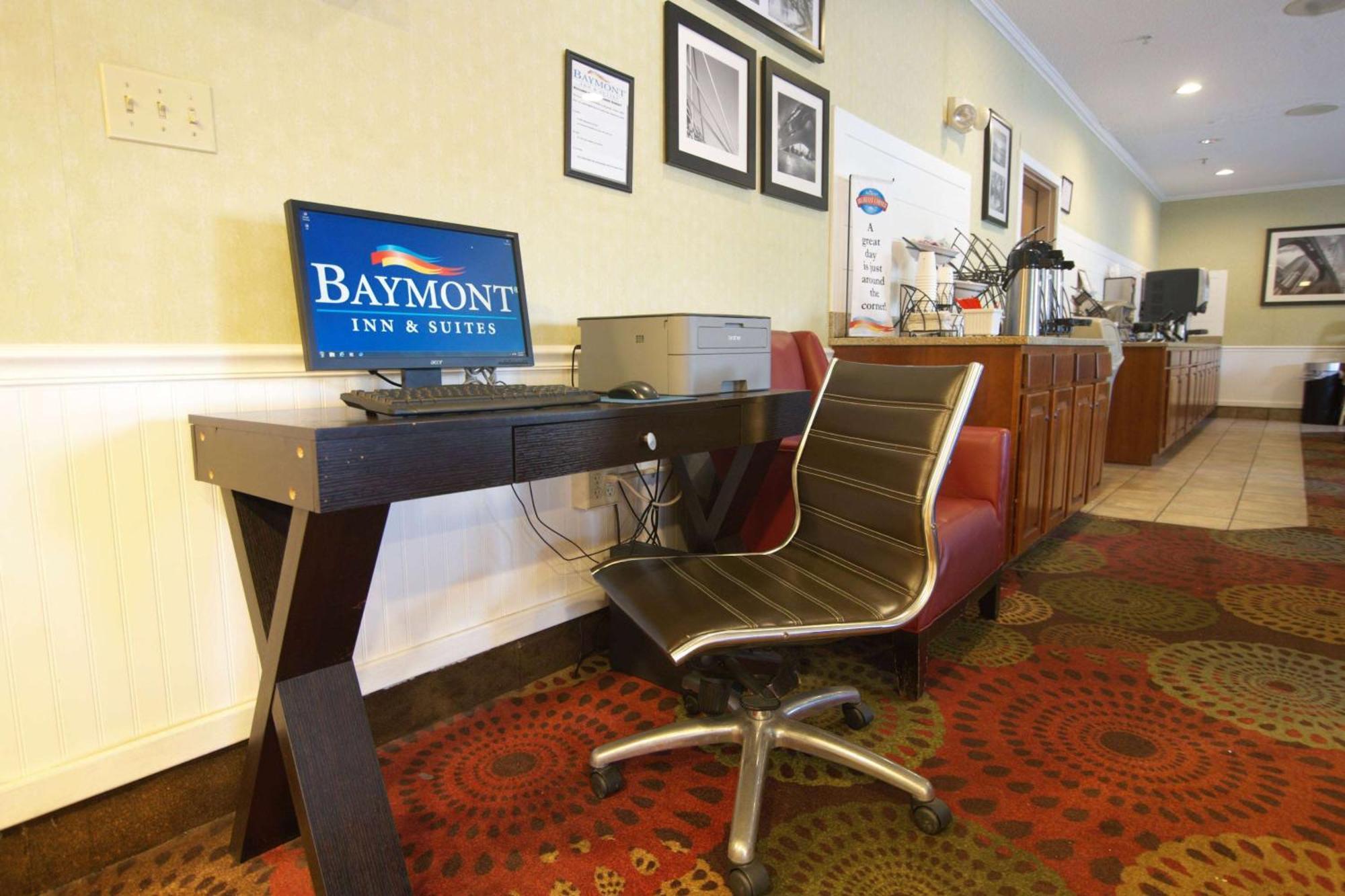 Baymont By Wyndham Portage Hotel Exterior photo