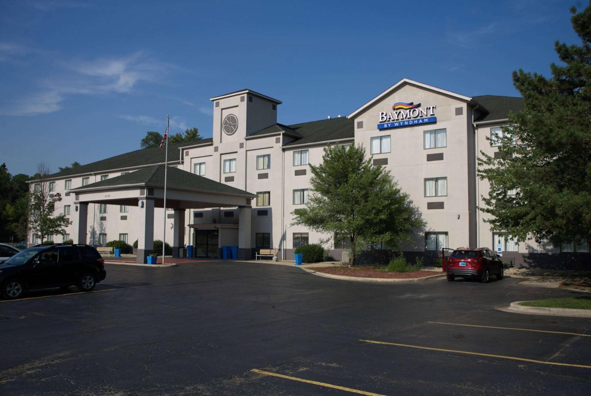 Baymont By Wyndham Portage Hotel Exterior photo