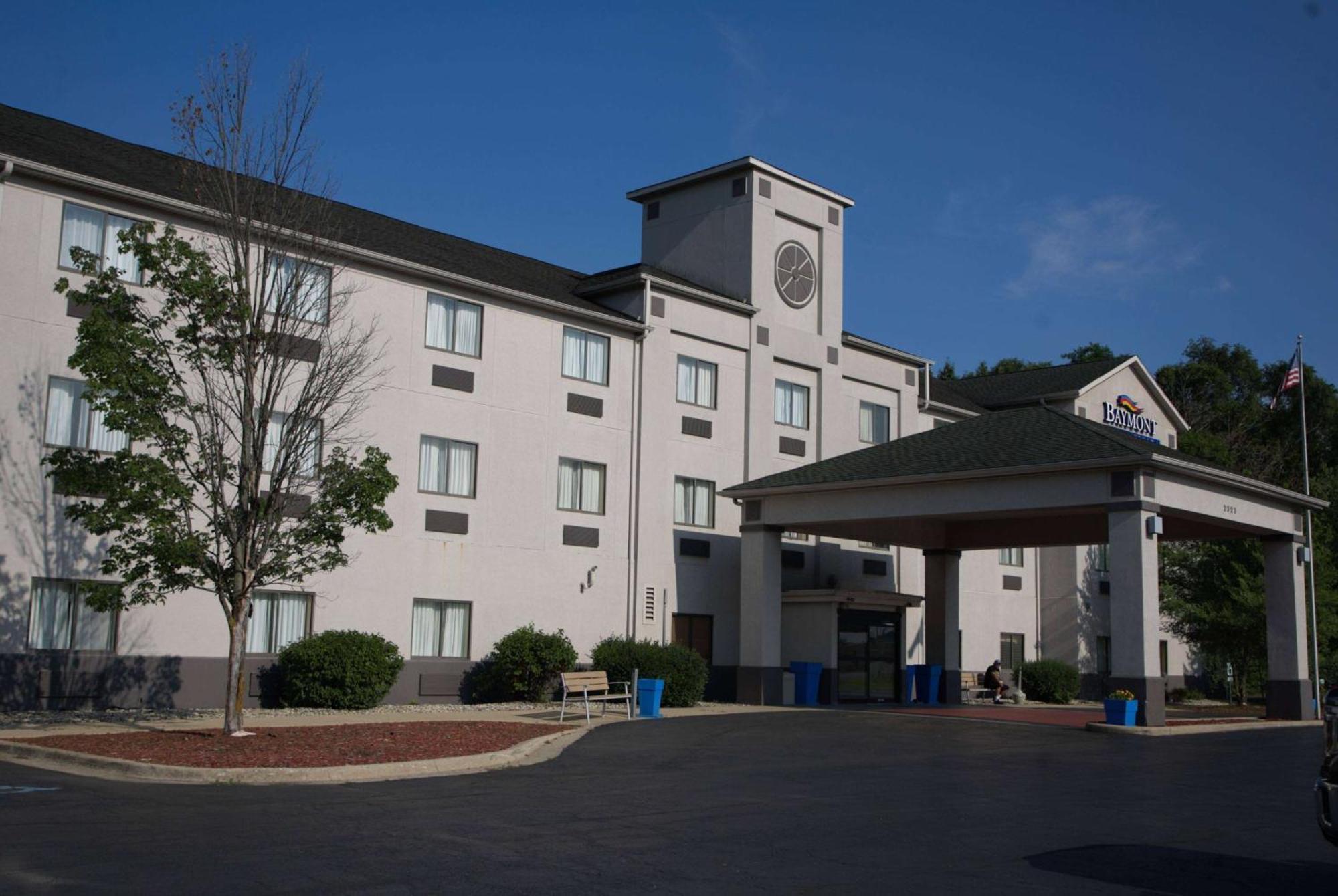 Baymont By Wyndham Portage Hotel Exterior photo