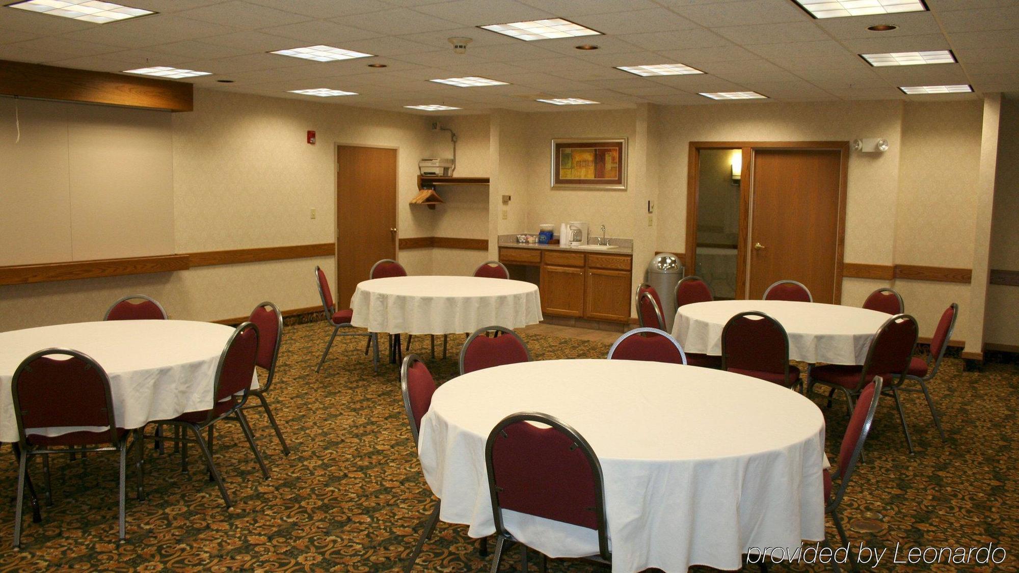 Baymont By Wyndham Portage Hotel Exterior photo