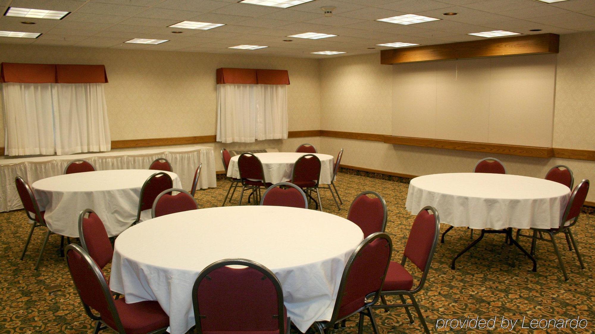 Baymont By Wyndham Portage Hotel Exterior photo