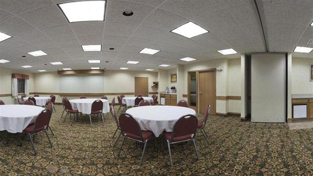 Baymont By Wyndham Portage Hotel Exterior photo