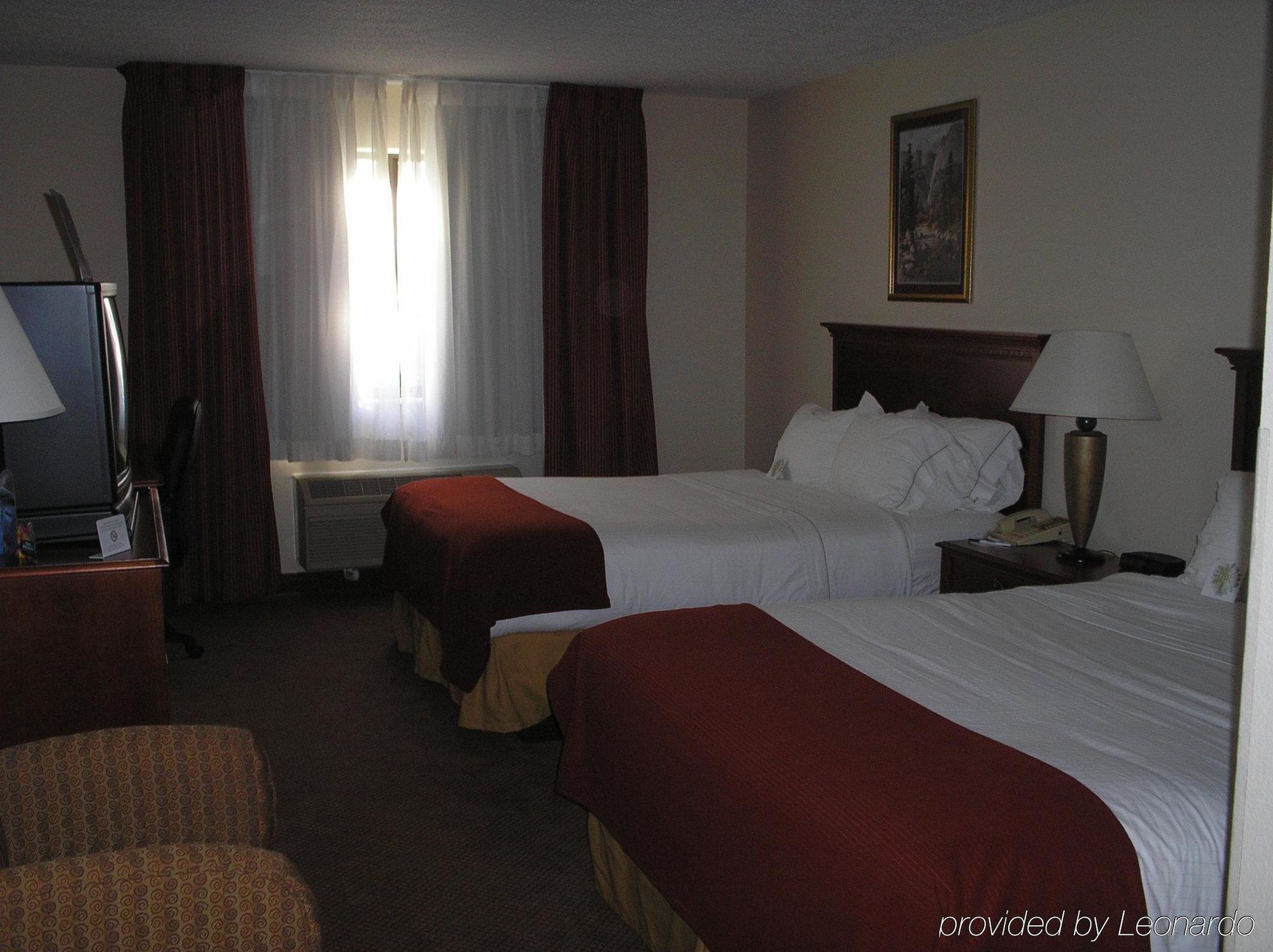 Baymont By Wyndham Portage Hotel Room photo