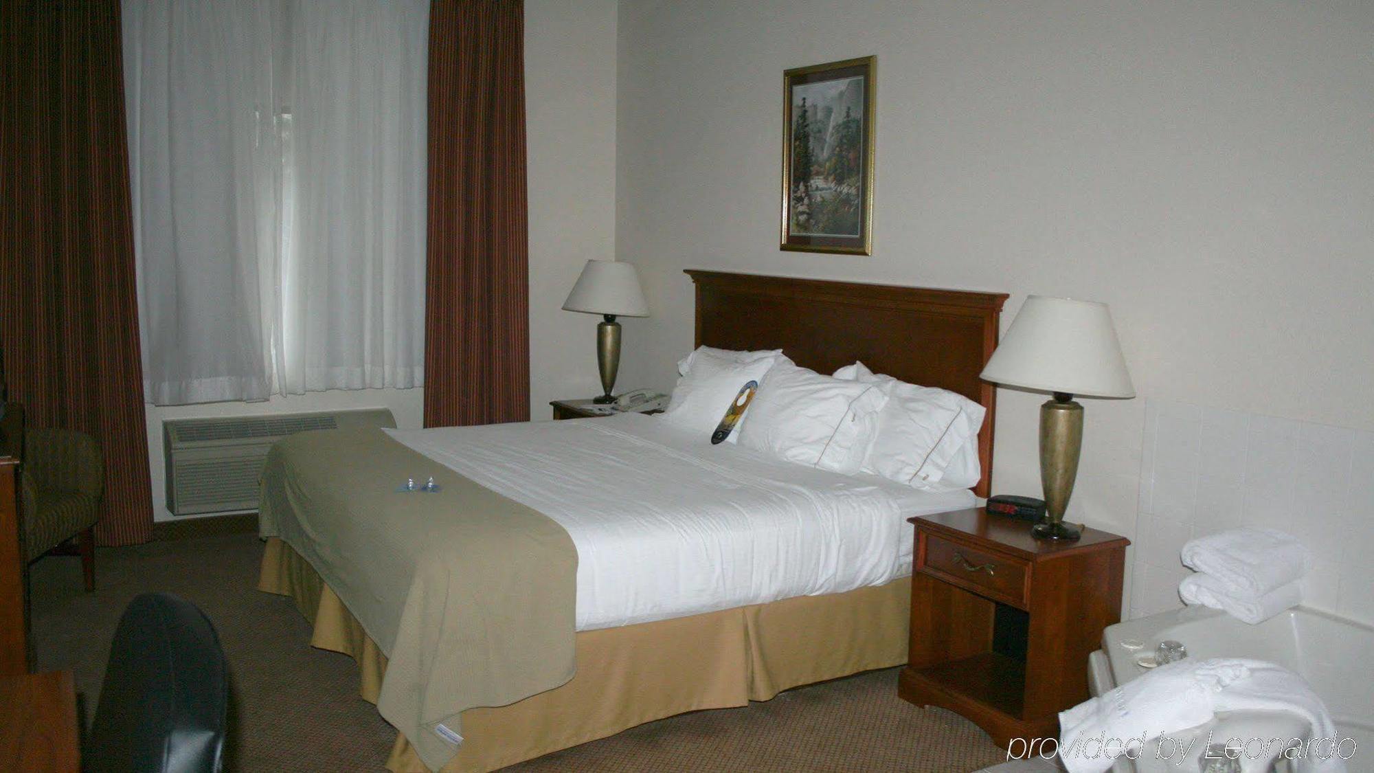 Baymont By Wyndham Portage Hotel Exterior photo