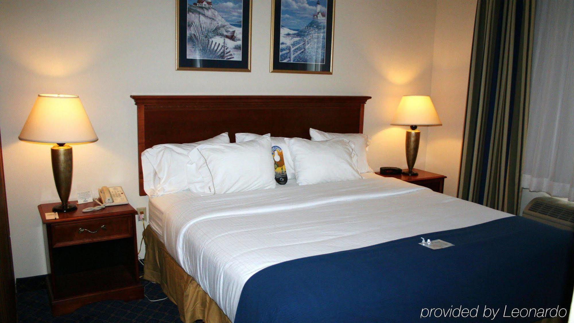 Baymont By Wyndham Portage Hotel Room photo