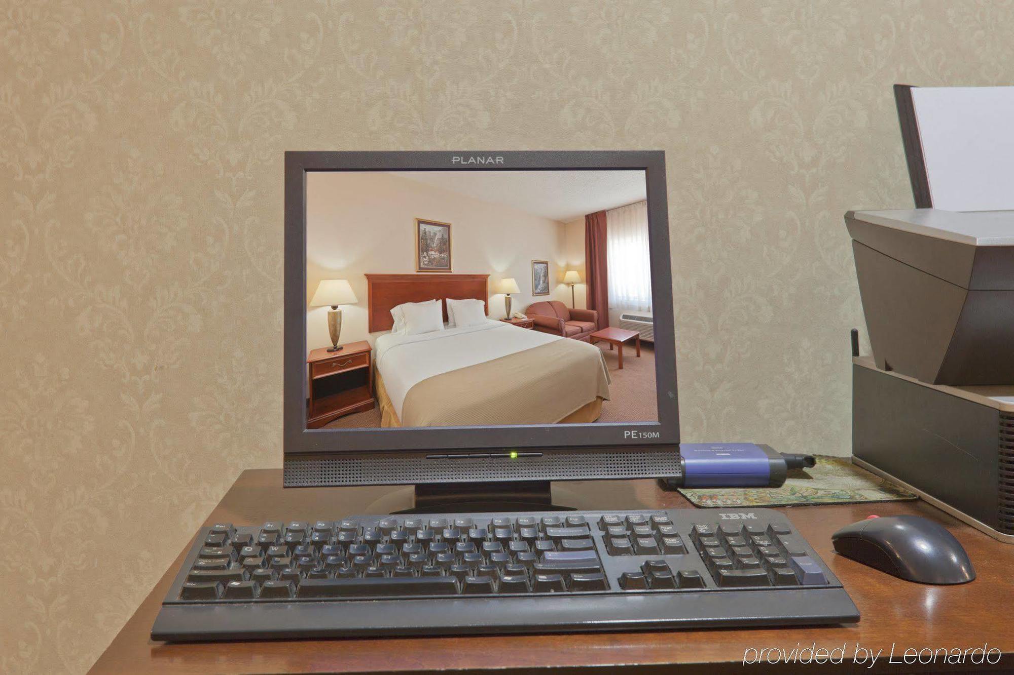 Baymont By Wyndham Portage Hotel Facilities photo
