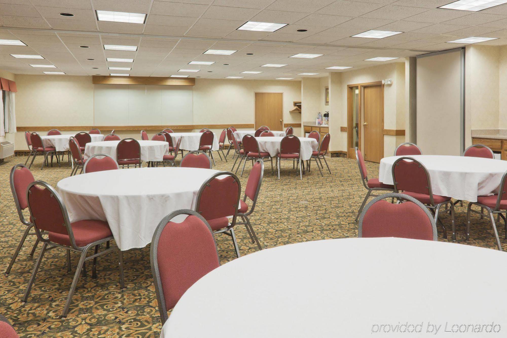 Baymont By Wyndham Portage Hotel Exterior photo