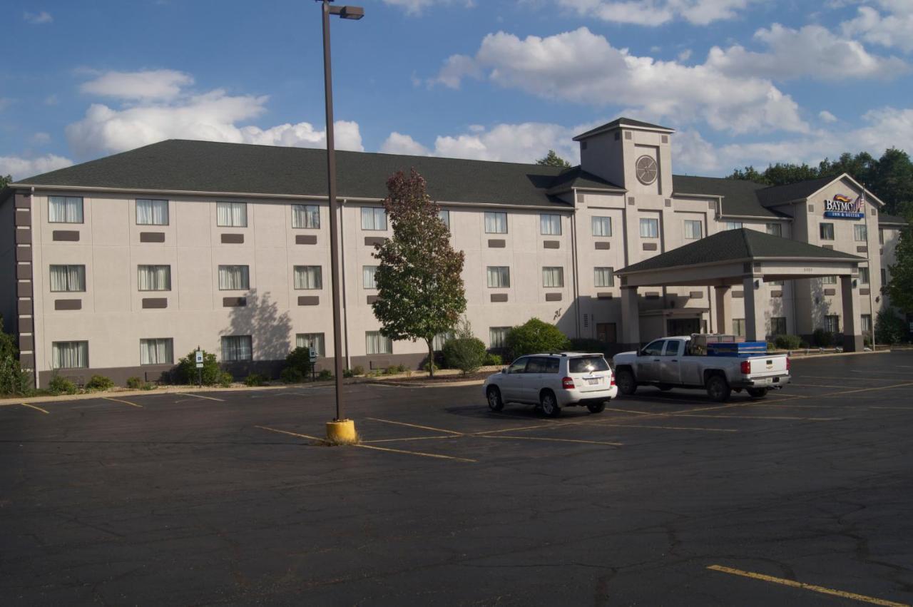 Baymont By Wyndham Portage Hotel Exterior photo