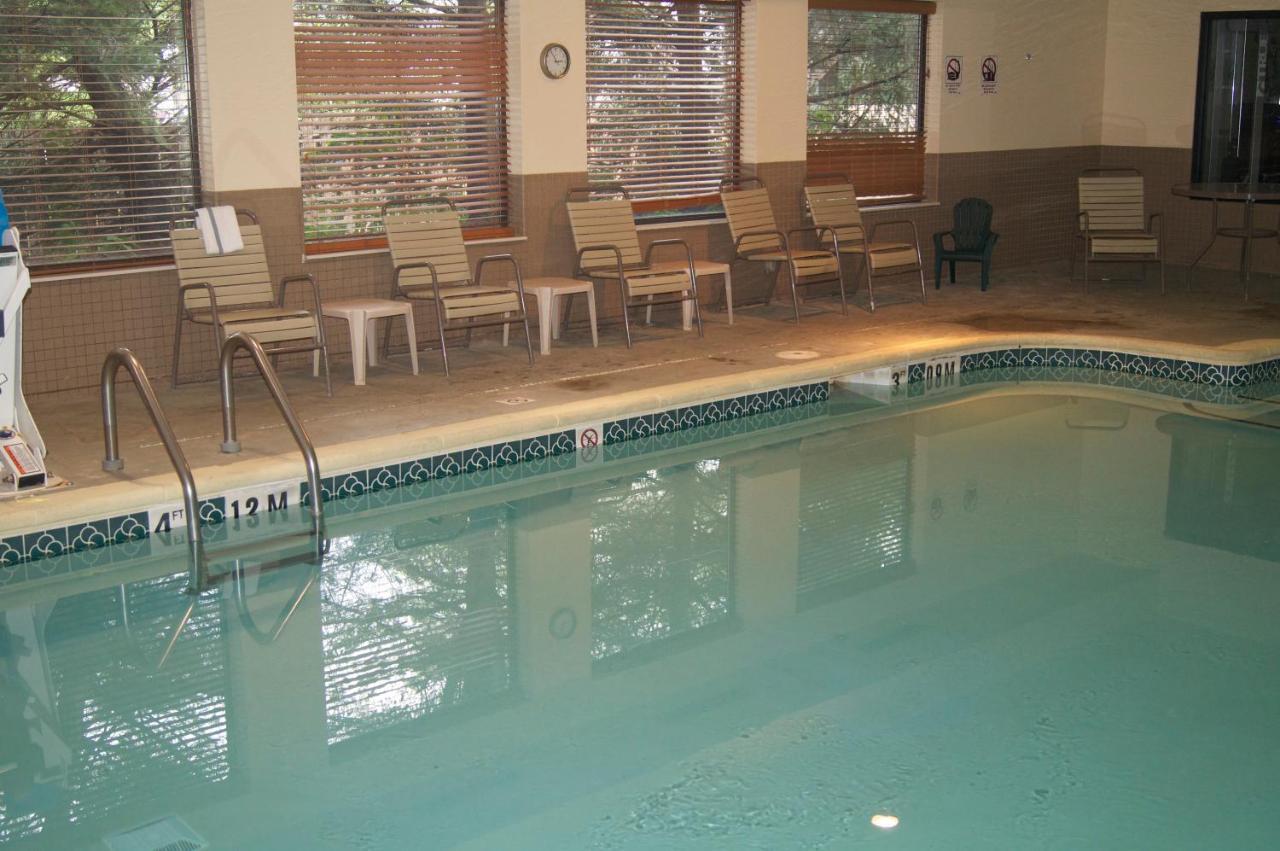 Baymont By Wyndham Portage Hotel Exterior photo