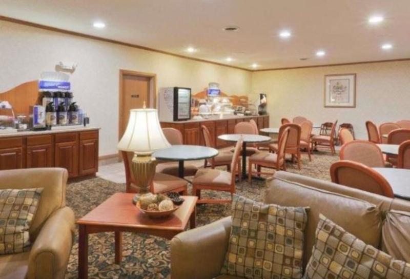 Baymont By Wyndham Portage Hotel Exterior photo