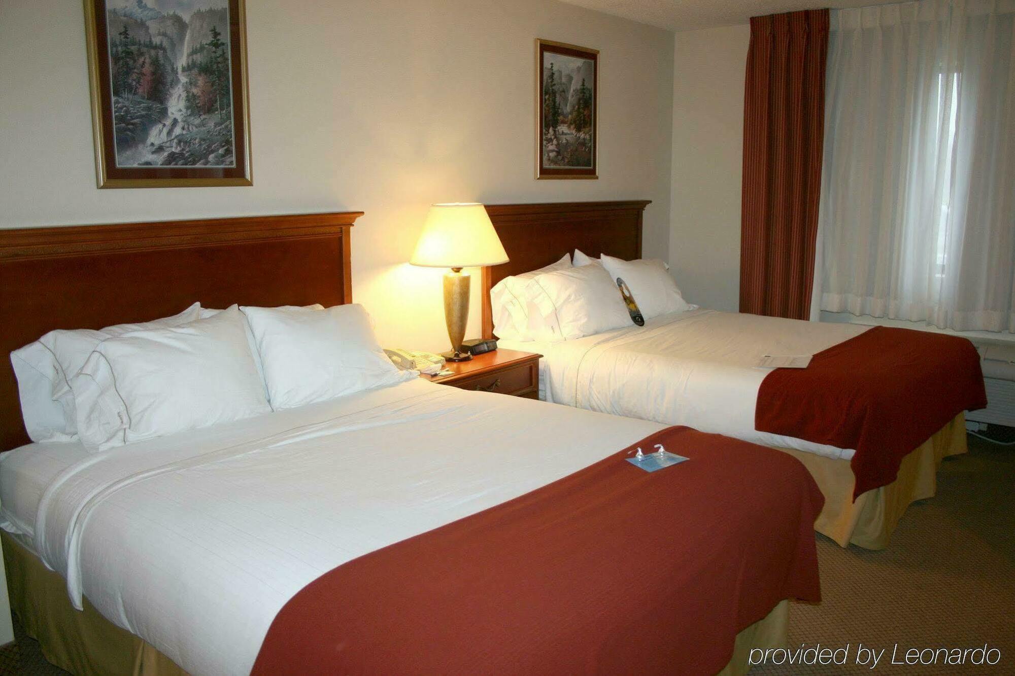 Baymont By Wyndham Portage Hotel Room photo