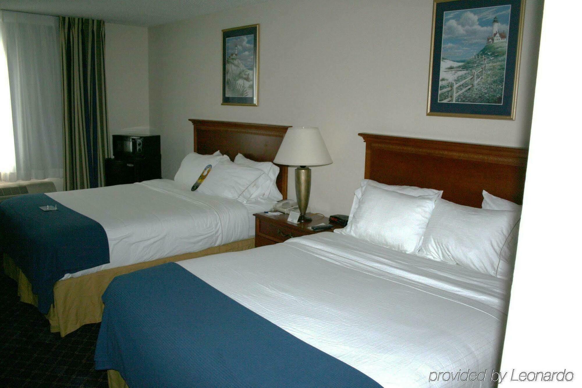 Baymont By Wyndham Portage Hotel Room photo